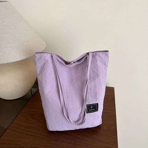 Bolso Tote Plisado de Nailon Minimalista Japonés para Mujer Gran Capacidad Color Sólido Bolso de Hombro Versátil de Viaje