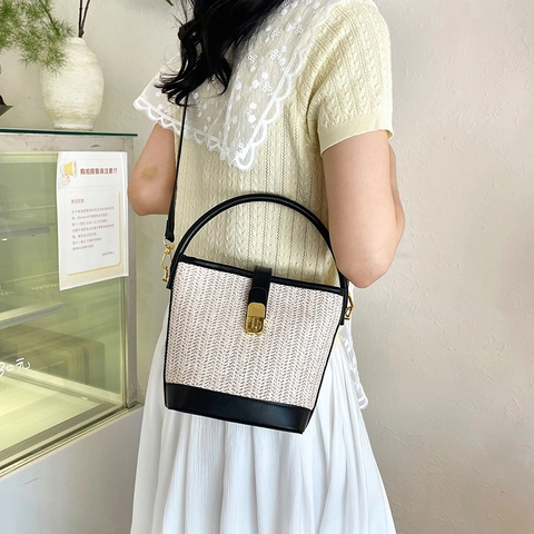 Damen Vintage Gewebte Stroh Eimertasche PU Leder Patchwork Umhängetasche Mit Metallschloss Verstellbarem Gurt Urlaub Handtasche