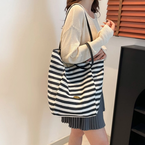 Damen Gestreifte Canvas Tote Bag Große Kapazität Lässige Umhängetasche Mit Plüsch Monster Anhänger Magnetverschluss Shopper Handtasche