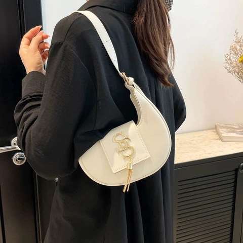 Bolso Hobo de Media Luna de Cuero PU Rétro para Mujer Con Logo S de Metal y Borla Bolso de Hombro Elegante para Moda Diaria