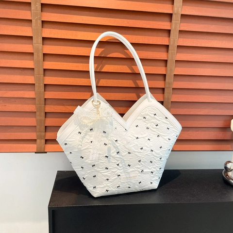 Women Bowknot Print Tote Bag Large Capacity PU Leather Shoulder Bag With Pearl Lace Pendant Fashion Commute Underarm Handbag