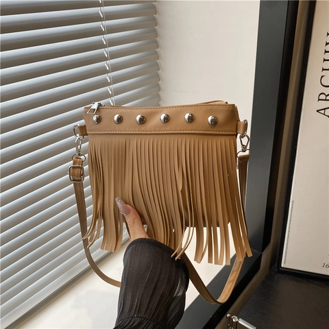 Damen Quasten Nieten Umhängetasche PU Leder Eimer Schultertasche Bohemian Stil Verstellbarer Gurt Mode Täglich Tasche