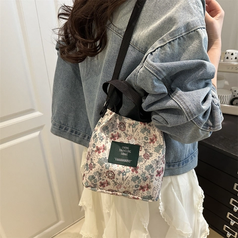 Vintage Blumen Jacquard Umhängetasche Damen Pastoral Ölgemälde Stil Schmetterling Gewebte Handtasche Mit Verstellbarem Riemen