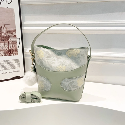 Damen Mode Blumen Jacquard PU Leder Beuteltasche Mit Bommel Anhänger Retro Spleißen Schulter Umhängetasche Für Den Alltag