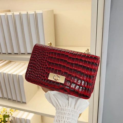 Women Crossbody Bag PU Leather Crocodile Pattern Elegant Flap Small Square Bag With Metal Chain Strap Rotary Lock