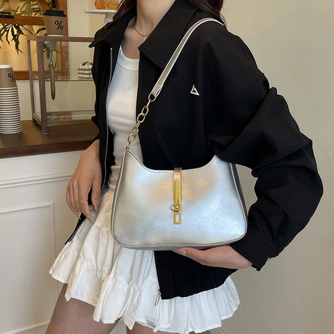 Sac Sous le Bras Mode en Cuir PU pour Femme Sac à Épaule Urbain Minimaliste Forme Ravioli Avec Boucle en Métal Doré Bandoulière Chaîne