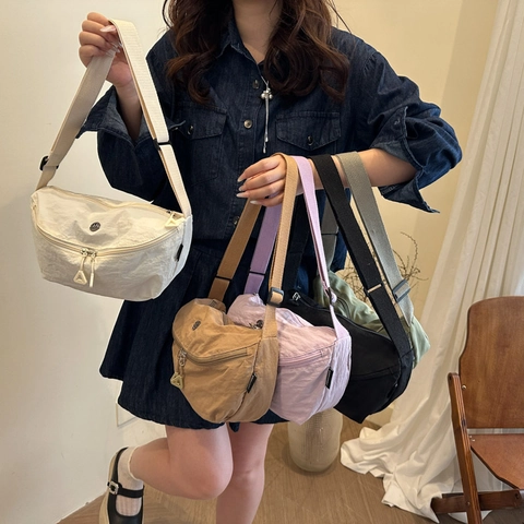 Borsa a Tracolla in Nylon Increspato Minimalista da Donna Piccola Borsa a Mezzaluna Casuale Leggera e Versatile