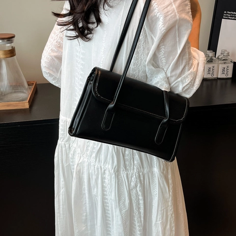 Underarm Shoulder Bag PU Leather Rectangular Flap Closure Vintage Minimalist For Women With Decorative Pendant