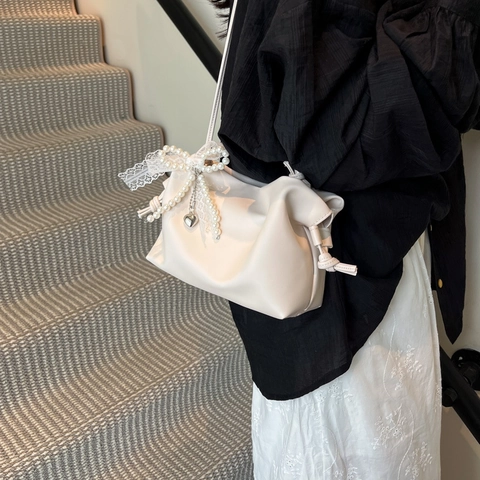 Sac Bandoulière Femme Cloud Bag Cuir PU Plissé Sac Épaule Avec Nœud en Dentelle Pendentif Künstliche Perle Mode Streetwear
