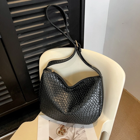 Women Woven PU Leather Crossbody Bag Fashion Large Capacity Hobo Bag Commuting Dumpling Shoulder Bag With Adjustable Strap