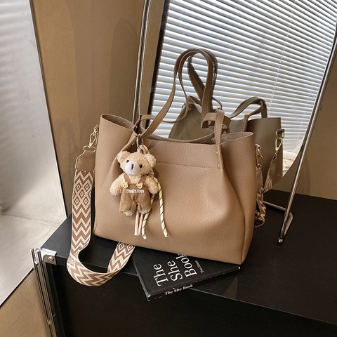 Large Capacity Women Tote Bag Urban Minimalist Synthetic Leather Commuter Shoulder Bag With Adjustable Wide Strap Plush Bear Pendant
