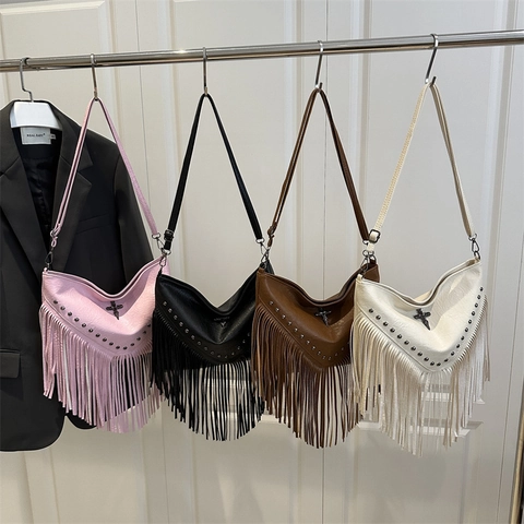 Borsa Hobo Con Frange E Nappine Pelle PU Borchie Decorazione A Croce Borsa A Tracolla Stile Boho Gotico Per Donne