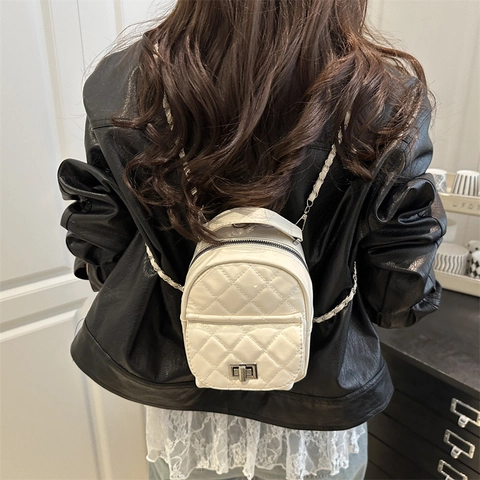 Damen Mini Gesteppter Rucksack PU Leder Kleine Umhängetasche Mit Kettenschultergurt Eleganter Drehverschluss Alltag Handtasche