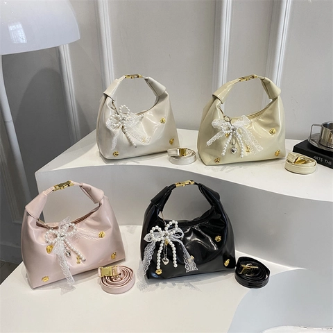 Bolso de Hombro de Cuero PU Brillante para Mujer Lazo de Encaje y Perla Artificial Bolso Almohada Hobo Bandolera
