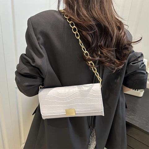 Elegant Croc-Embossed PU Leather Crossbody Bag For Women With Gold Chain Strap And Square Buckle Retro Shoulder Bag