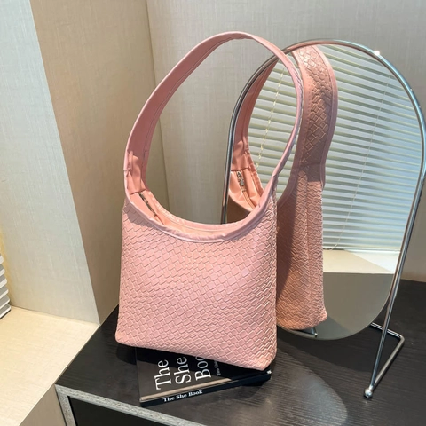 Woven PU Leather Shoulder Bag For Women Large Capacity Hobo Underarm Handbag Minimalist Commuter Solid Color Zip Closure
