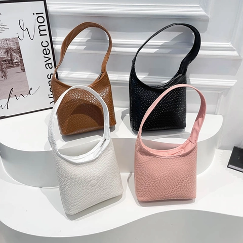 Woven PU Leather Hobo Shoulder Bag For Women Crocodile Pattern Minimalist Half Moon Underarm Handbag Solid Color