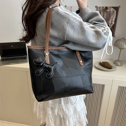 Borsa Tote da Donna in Pelle PU a Grande Capacità Con Patchwork Geometrico Ciondolo Cane Minimalista Retrò a Tracolla