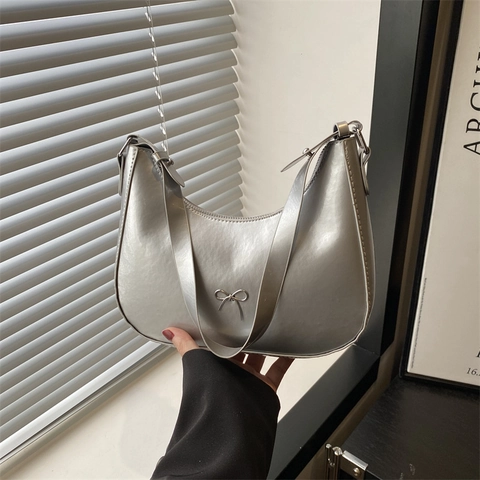 Women Hobo Underarm Bag Glossy Patent Leather Metal Bow Decoration Adjustable Strap Trendy Crescent Shoulder Handbag Elegant