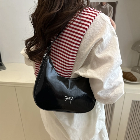 Women Hobo Underarm Bag Glossy Patent Leather Metal Bow Decoration Adjustable Strap Trendy Crescent Shoulder Handbag Elegant