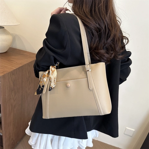 Bolso Tote Grande Cuero PU Para Mujer Con Pañuelo De Satén Costuras En Contraste Bolso De Hombro Urbano Chic Trabajo