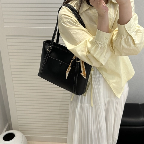 Borsa Tote in Pelle PU di Grande Capacità per Donna Borsa a Tracolla alla Moda Con Sciarpa Decorativa e Cuciture a Contrasto