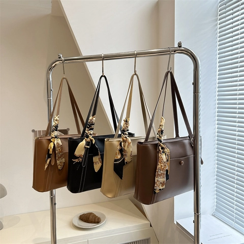 Borsa Tote in Pelle PU di Grande Capacità per Donna Borsa a Tracolla alla Moda Con Sciarpa Decorativa e Cuciture a Contrasto