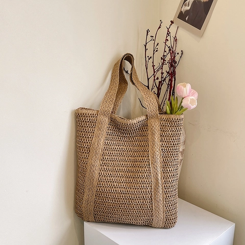 Women Casual Straw Woven Tote Bag Large Capacity Handcrafted Summer Beach Vacation Shoulder Bag With Tassel Pendant Accessory