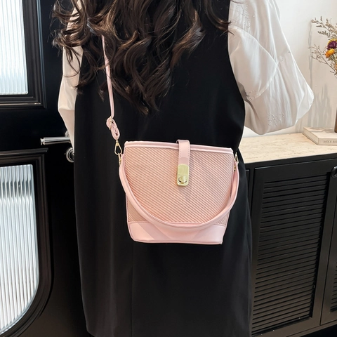 Bolso Cubo Trenzado para Mujer Bloque de Color de Cuero PU Patchwork Bandolera Con Cierre de Metal Diario Viaje Casual Elegante