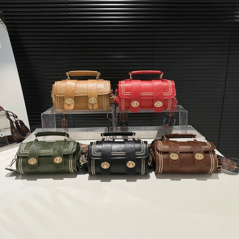 Vintage Τσάντα Boston Crossbody PU Δέρμα Φαρδύ Ethnic Λουρί Ώμου Διπλή Περιστροφική Κλειδαριά Διακόσμηση Με Πριτσίνια