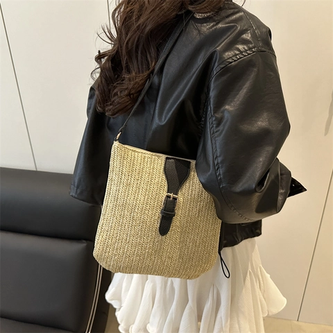 Damen Sommer Stroh Gewebte Umhängetasche Lässige Strand Umhängetasche Mit PU Lederbesatz Metallschnalle Bohemian Style Modetasche