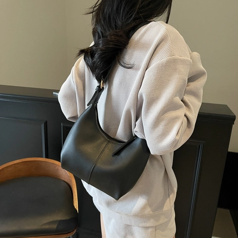 Borsa a Spalla Hobo da Donna Minimalista in Pelle PU Grande Capacità Borsa Sottobraccio a Mezzaluna Con Fibbia Regolabile