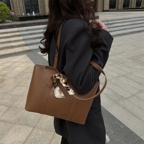 Bolso Tote de Cuero PU de Gran Capacidad para Mujer Vintage Simple Bolso de Hombro Con Bufanda Decorativa
