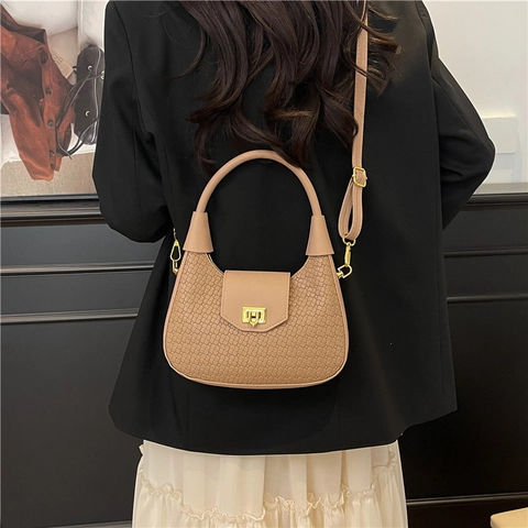 Damen Gewebte Knödeltasche Schultertasche PU Leder Umhängetasche Mit Goldener Kette Retro Hobo Tasche Urban Minimalistische Unterarmtasche