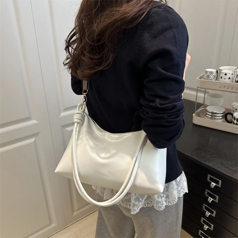 Vintage Solid Color PU Leather Shoulder Bag For Women Large Capacity Hobo Tote With Knotted Strap Fashion Daily Handbag