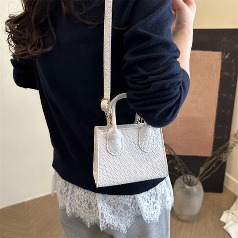 Vintage Woven Crocodile Pattern Mini Tote Bag For Women PU Leather Rhombic Square Shoulder Crossbody Bag With Adjustable Strap