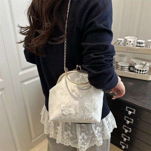 Vintage Kiss Lock Crossbody Bag With Butterfly Embroidery Lace Elegant Retro Metal Handle Chain Strap Women Evening Bag