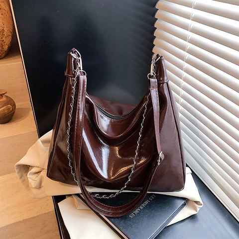 Women Retro Shiny PU Leather Tote Bag Large Capacity Hobo Shoulder Bag With Metal Chain Decor Vintage Commute Minimalist