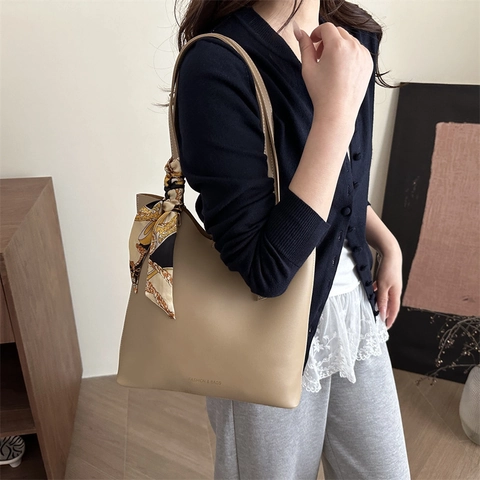 Women Large Capacity PU Leather Tote Bag With Decorative Silk Scarf Fashion Retro Minimalist Commuting Shoulder Handbag