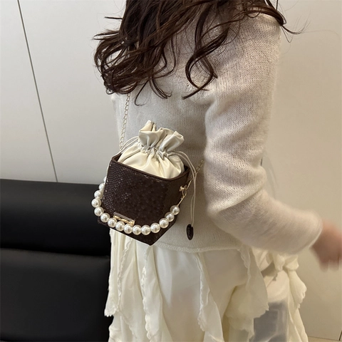 Women Trendy PU Leather Snake Pattern Bucket Bag With Artificial Pearl Handle And Gold Chain Strap Small Drawstring Shoulder Bag