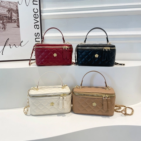 Damen Gesteppt Kette Umhängetasche Mode PU Leder Kamelie Dekor Kosmetiktasche Handtasche Kleine Quadratische Schultertasche