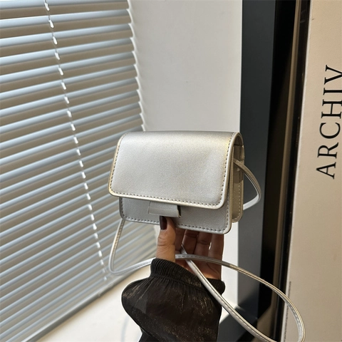 Borsa a Tracolla da Donna Mini in Pelle PU Rettangolare Minimalista con Patta Piccola Borsa a Spalla Quadrata Argento Metallizzato