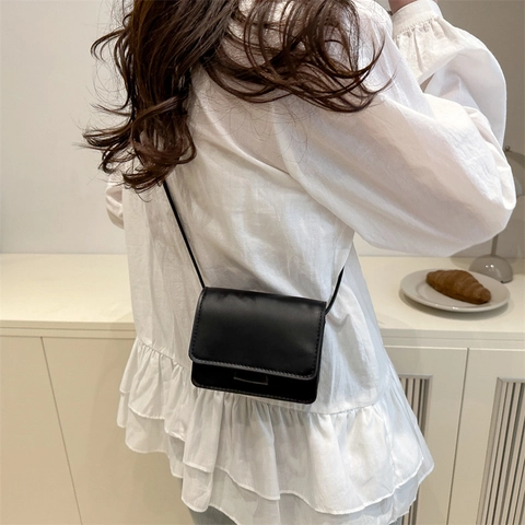 Borsa a Tracolla da Donna Mini in Pelle PU Rettangolare Minimalista con Patta Piccola Borsa a Spalla Quadrata Argento Metallizzato