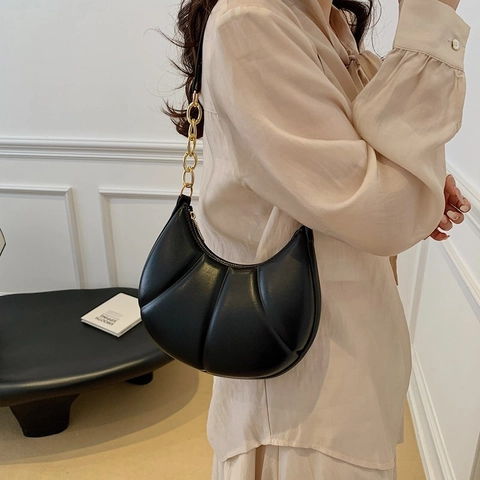 Mode PU-Leder Gesteppte Achsel Schultertasche Für Damen Große Kapazität Halbmond Hobo Tasche Mit Goldener Metallkette Pendeltasche