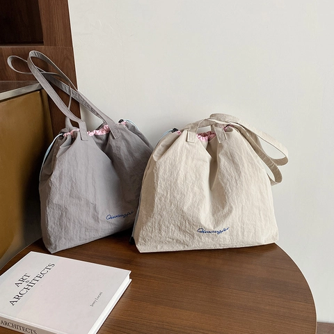 Borsa Tote da Donna in Nylon Grande Capacità con Coulisse Borsa a Spalla Minimalista Leggera Fodera a Contrasto Casual