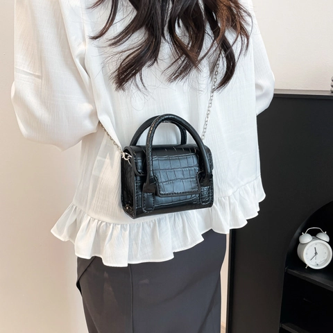 Fashion Crocodile Pattern Mini Shoulder Bag PU Leather Crossbody Handbag Metal Chain Strap Urban Minimalist Square Purse