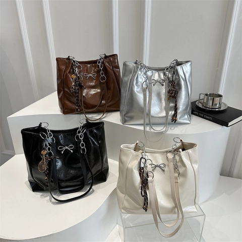 Borsa Tote in PU da Donna di Grande Capacità Borsa a Tracolla alla Moda Lucida Con Fiocco Catena in Metallo per Uso Quotidiano Casual Donna Borsa a Mano
