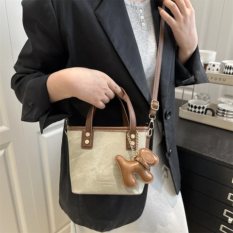 Damen Mode Farbblock Schultertasche Denim PU Leder Patchwork Kleine Quadratische Handtasche Mit Hund Anhänger Freizeit Umhängetasche