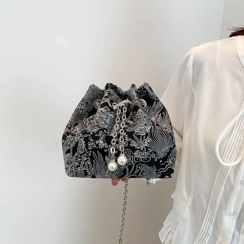 Vintage New Chinese Style Jacquard Bucket Bag With Artificial Pearl Drawstring Metal Chain Strap Elegant Crossbody Handbag For Women