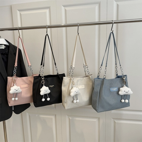 Borsa Tote da Donna di Grande Capacità Borsa a Tracolla in PU Strutturata alla Moda Con Decorazione a Catena Pendente a Nuvola Borsa per Studenti del Campus